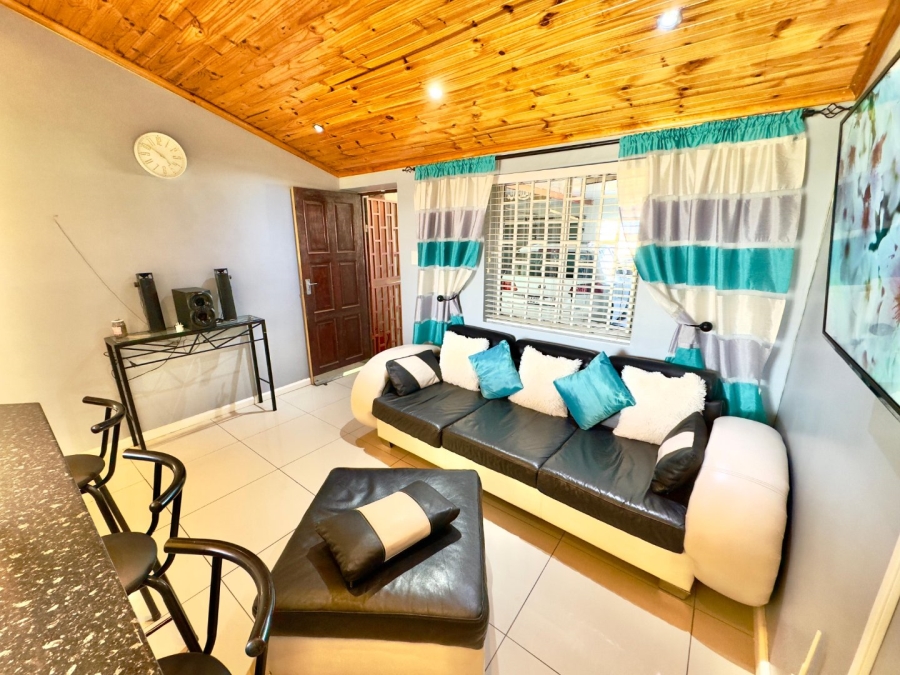2 Bedroom Property for Sale in Steenberg Western Cape